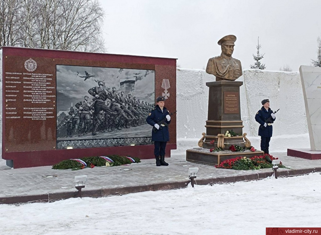 Бюст в д. Медвежьи Озёра