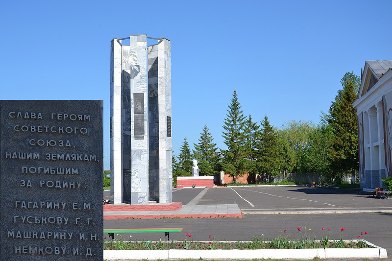 Памятный знак в поселке Нарышкино