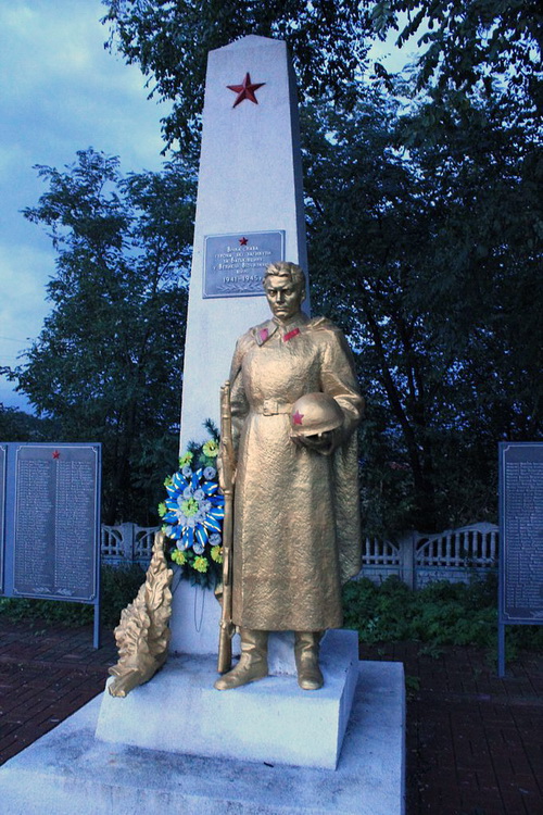 Братская могила в селе Студеники (общий вид)